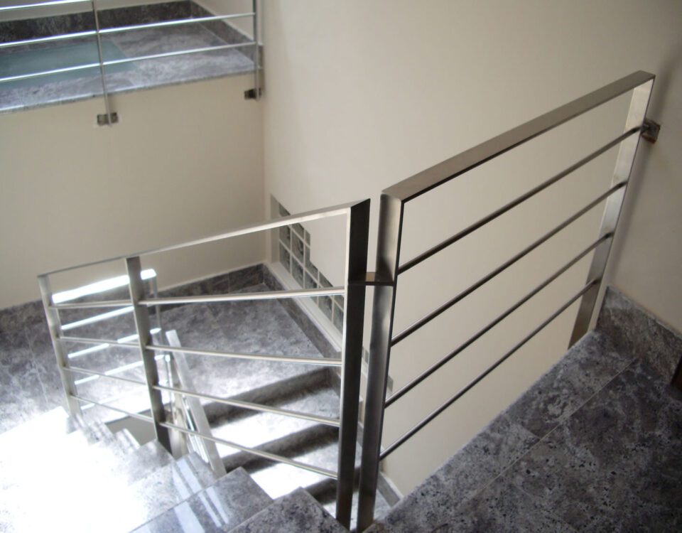Barandilla de acero en hogar